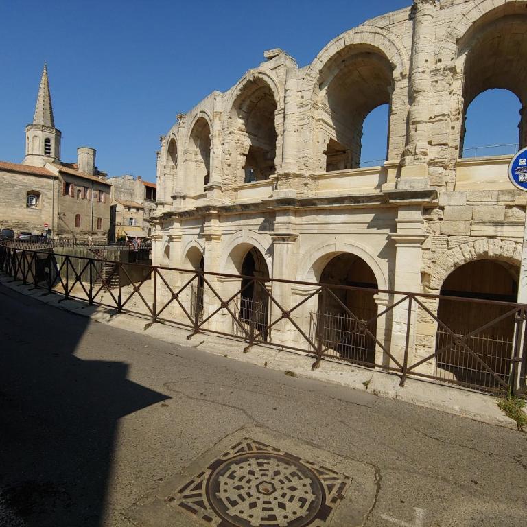 Charmante maison arlésienne à l'ombre des Arènes, de 2 à 5p - Vacation Home - 49