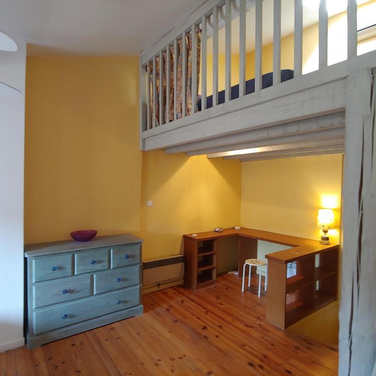 Charmante maison arlésienne à l'ombre des Arènes, de 2 à 5p - Vacation Home - 57