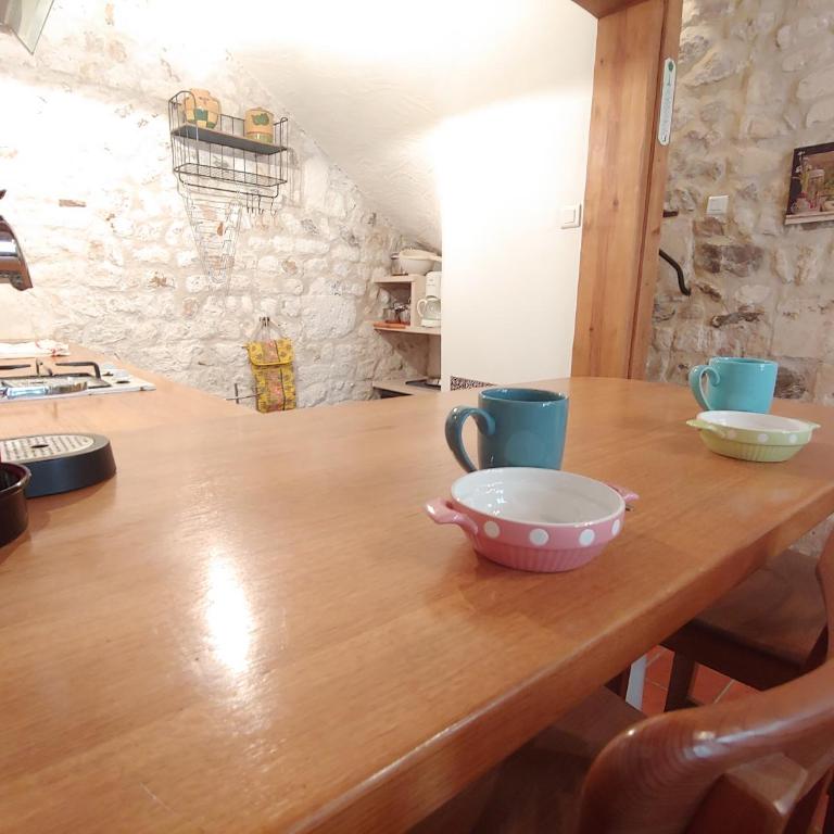 Charmante maison arlésienne à l'ombre des Arènes, de 2 à 5p - Vacation Home - 63