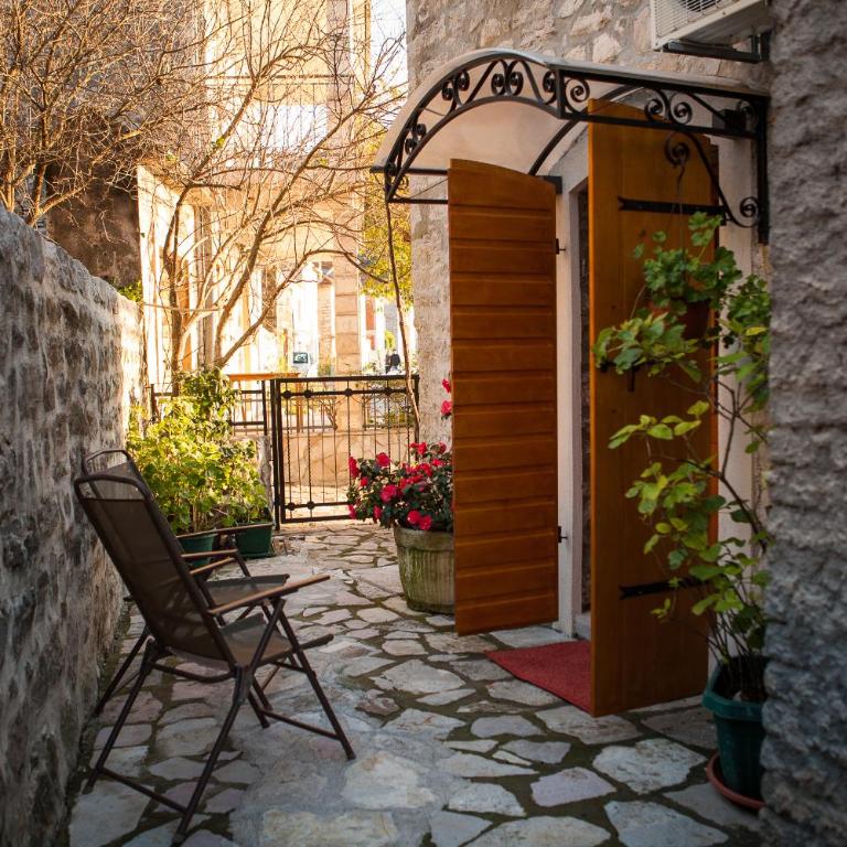 Apartments Villa Serventi - Studio with Patio and Sea View - 15