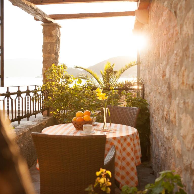 Apartments Villa Serventi - Studio with Patio and Sea View - 2