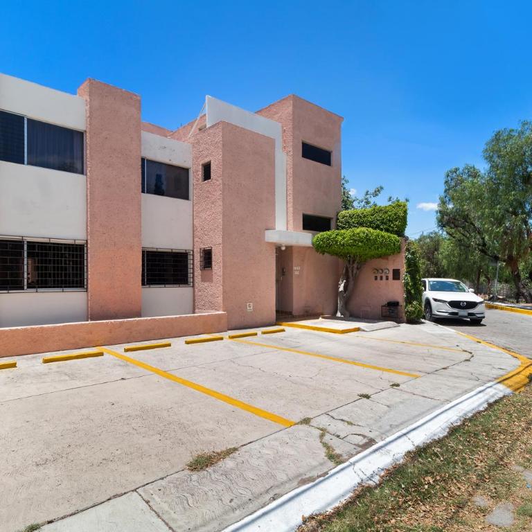 Suite Ubicadísima Zona Residencial Los Arcos 3 Recámaras 102 Cortijo - Three-Bedroom Apartment - 14