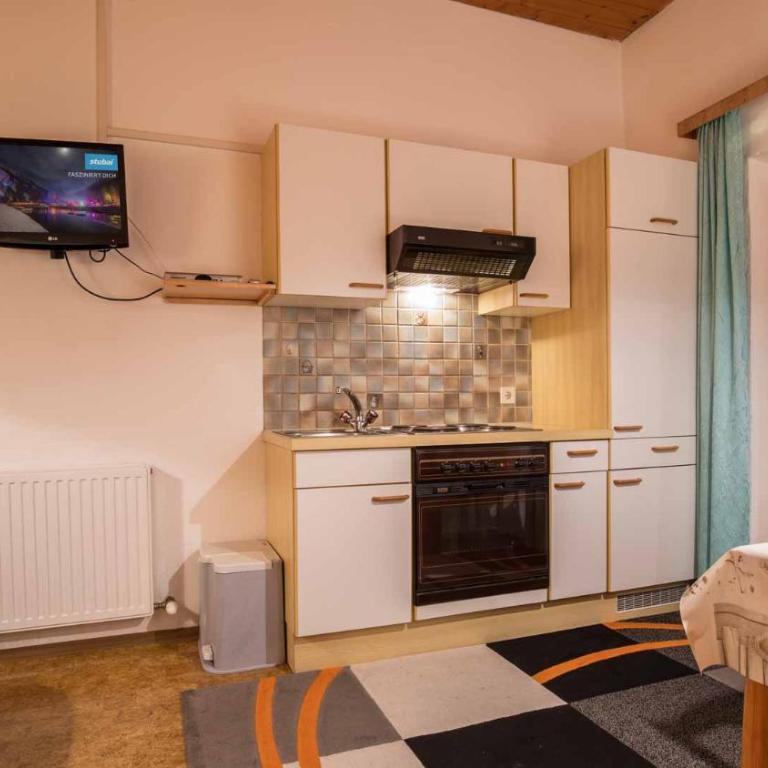 Gästehaus Elfi - Apartment mit 1 Schlafzimmer und Balkon - 1