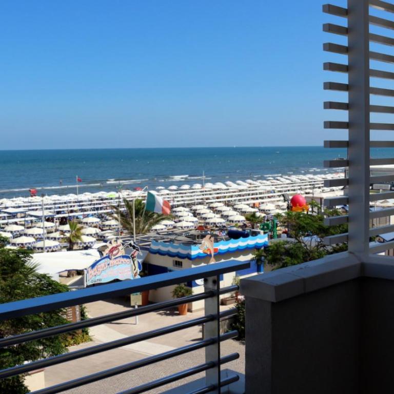 Hotel Record - Deluxe Double Room with Front Sea View - 25