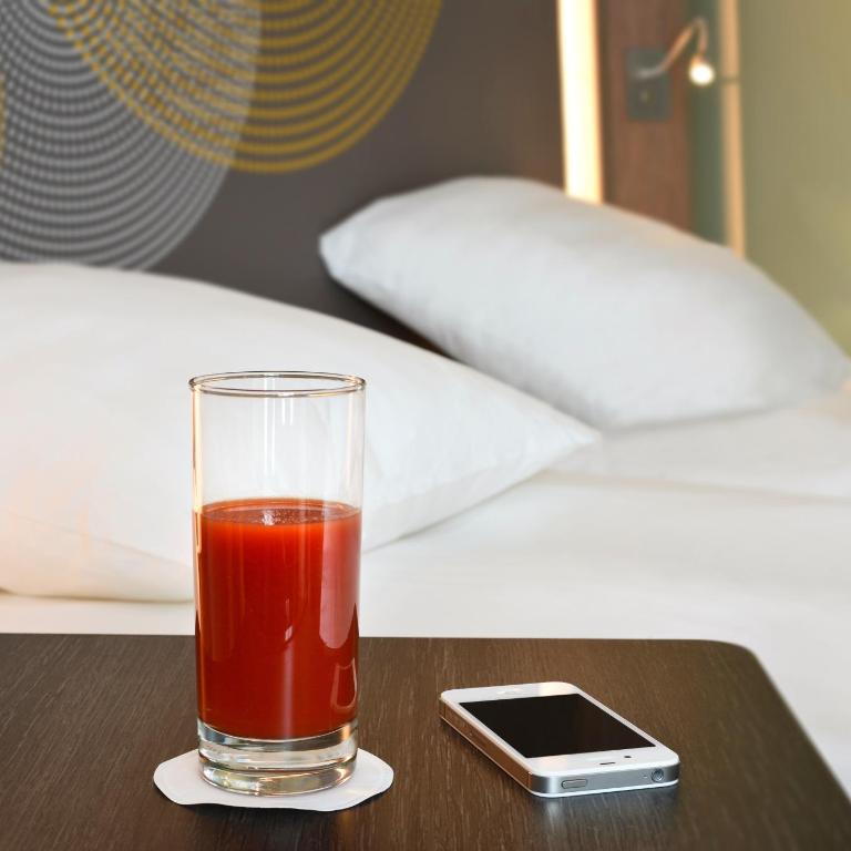Novotel Avignon Centre - king size room with sofa bed - 2