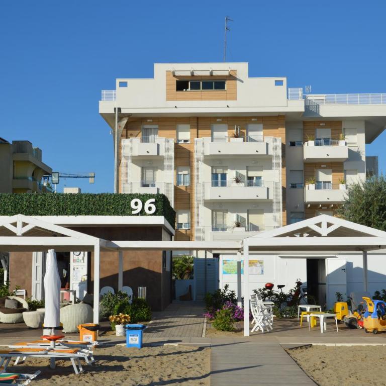 Hotel Record - Deluxe Double Room with Front Sea View - 23