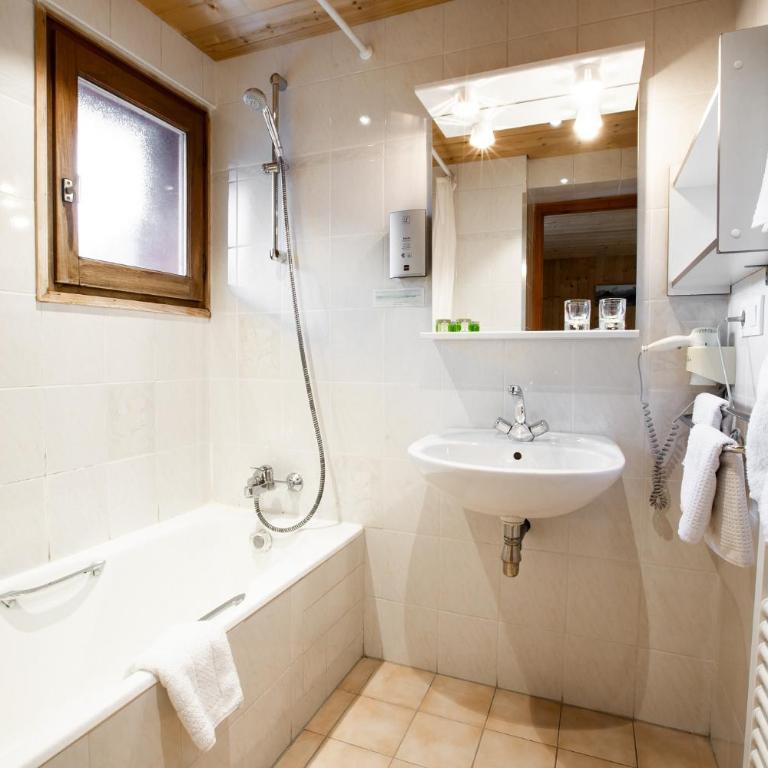Hotel Les Bruyères - Chambre Double Standard - 1