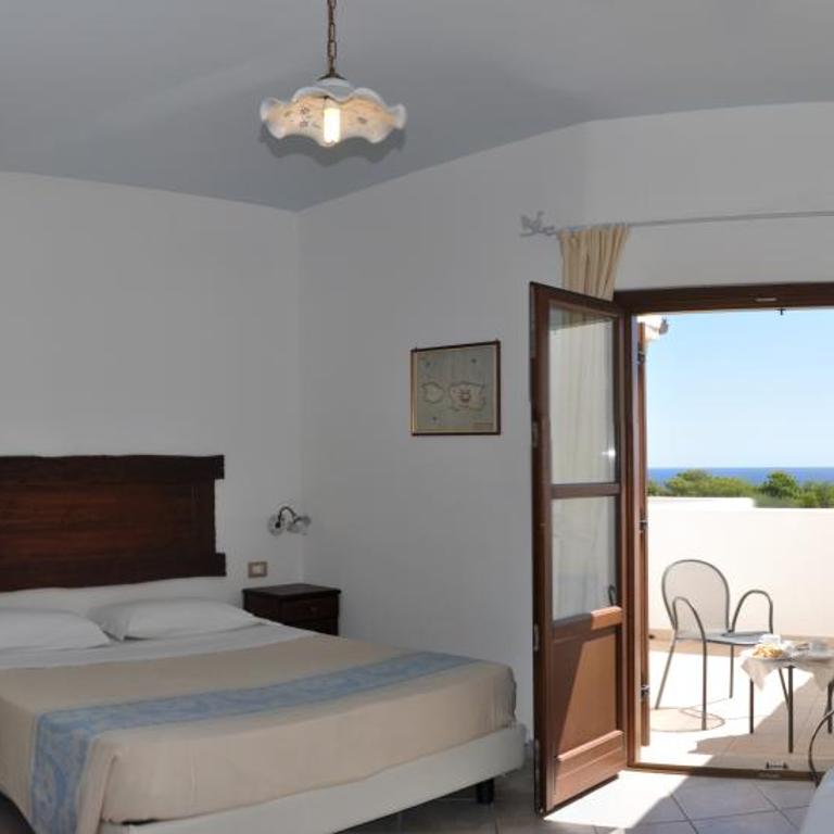 Hotel Resort Nuraghe Arvu - Camera Matrimoniale con Balcone e Vista Mare - 1