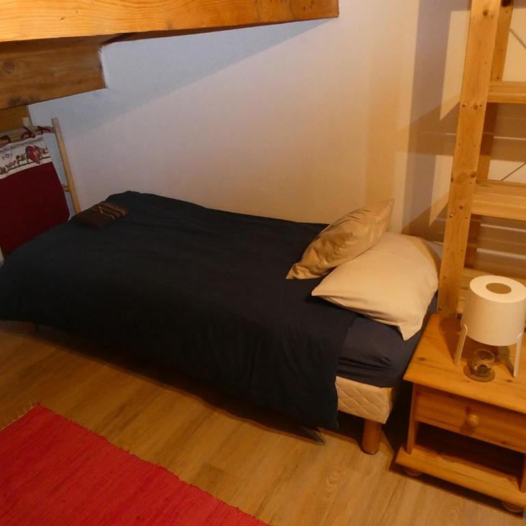Central Hostel Chatel - Chambre Quadruple avec Salle de Bains Privative - 22