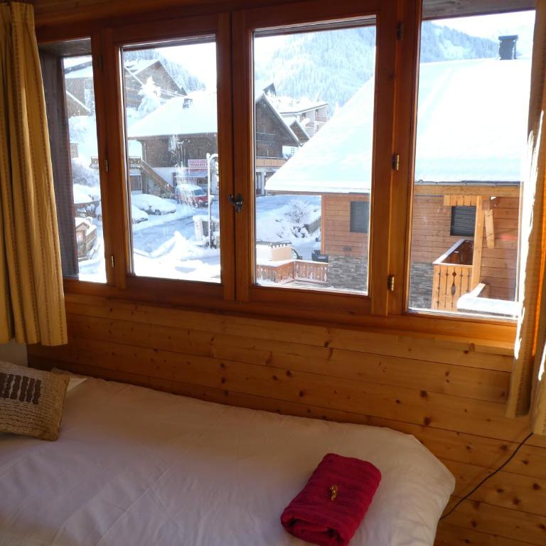Central Hostel Chatel - Chambre Quadruple avec Salle de Bains Privative - 23