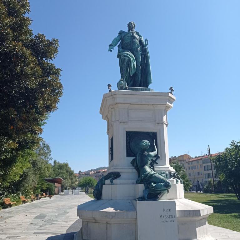 Studette en plein cœur du Vieux Nice - Studio - 67