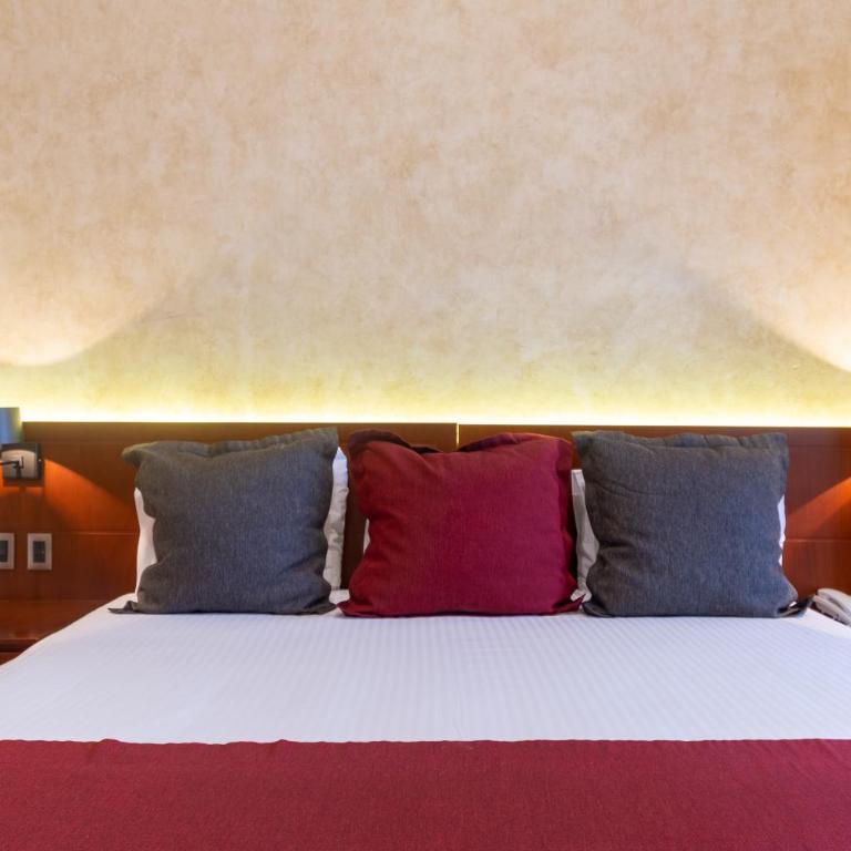 Hotel Madero - Deluxe King Room - 3