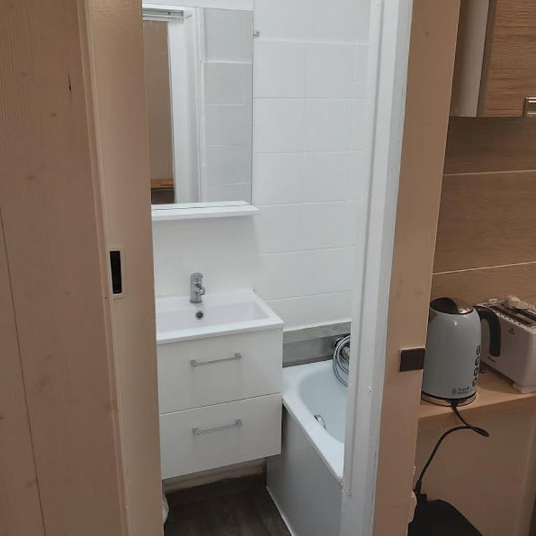 STUDIO RUE GAUTHEY PARIS 17 - Appartement 1 Chambre - 20