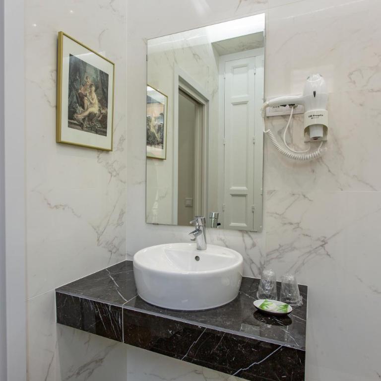 Hostal Manuela by gaiarooms - Standard Double Room - 12