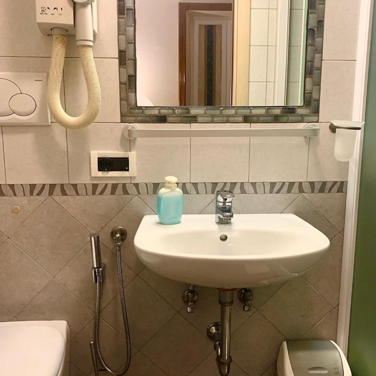 Optimus B&B - Camera Matrimoniale con Bagno Privato - 1