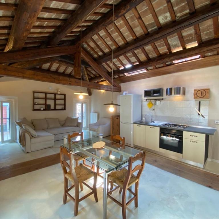 InCastrum - la soffitta in centro - One-Bedroom Apartment - 19