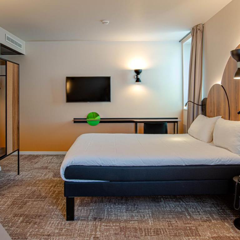 ibis Styles Paris Meteor Avenue d'Italie - Chambre Standard avec 1 Lit Double et 2 Lits Simples - 6