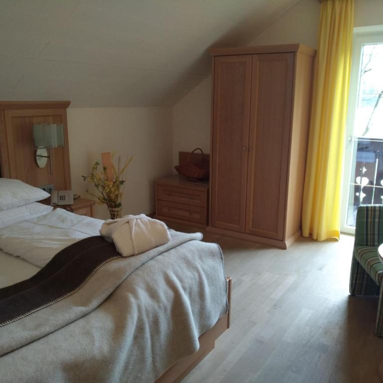 Hotel & Gasthof Fürberg - Comfort Einzelzimmer mit Balkon und Seeblick - 1