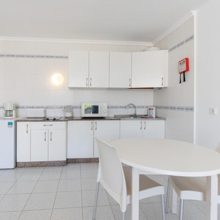 Apartamentos La Peñita - Apartment with Garden View - 10