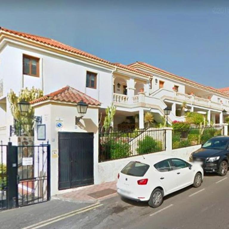 Stylish design w ocean & pool view, King size bed, Wifi,2 Smart Tv, street parking, 2 pools access - Apartamento de 1 dormitorio - 34