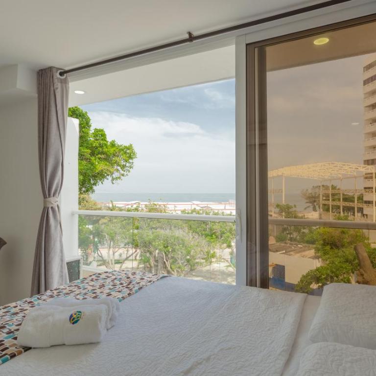 Hollywood Beach Suite - Deluxe Double Room with Balcony - 4