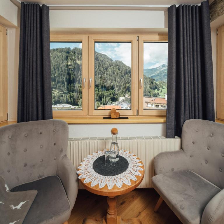 Haus Piz Lad - Doppelzimmer mit Balkon - 18