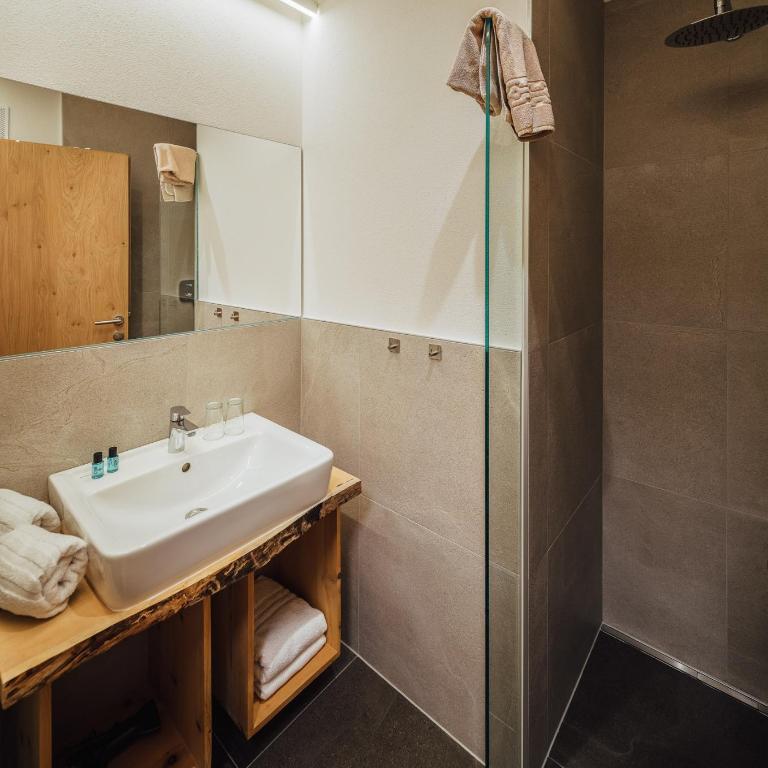 Haus Piz Lad - Doppelzimmer mit Balkon - 17