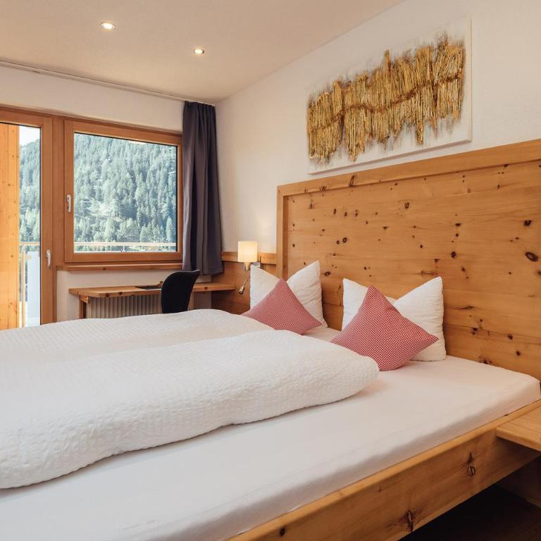 Haus Piz Lad - Doppelzimmer mit Balkon - 16