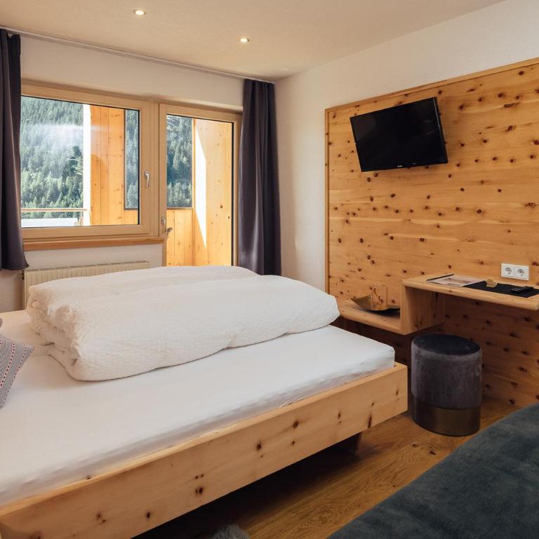 Haus Piz Lad - Doppelzimmer mit Balkon - 11