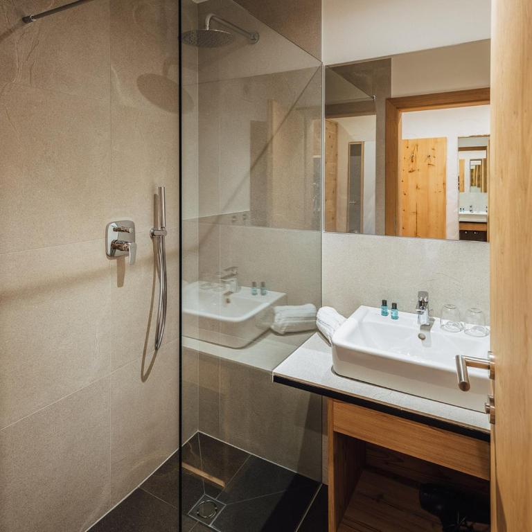 Haus Piz Lad - Doppelzimmer mit Balkon - 9