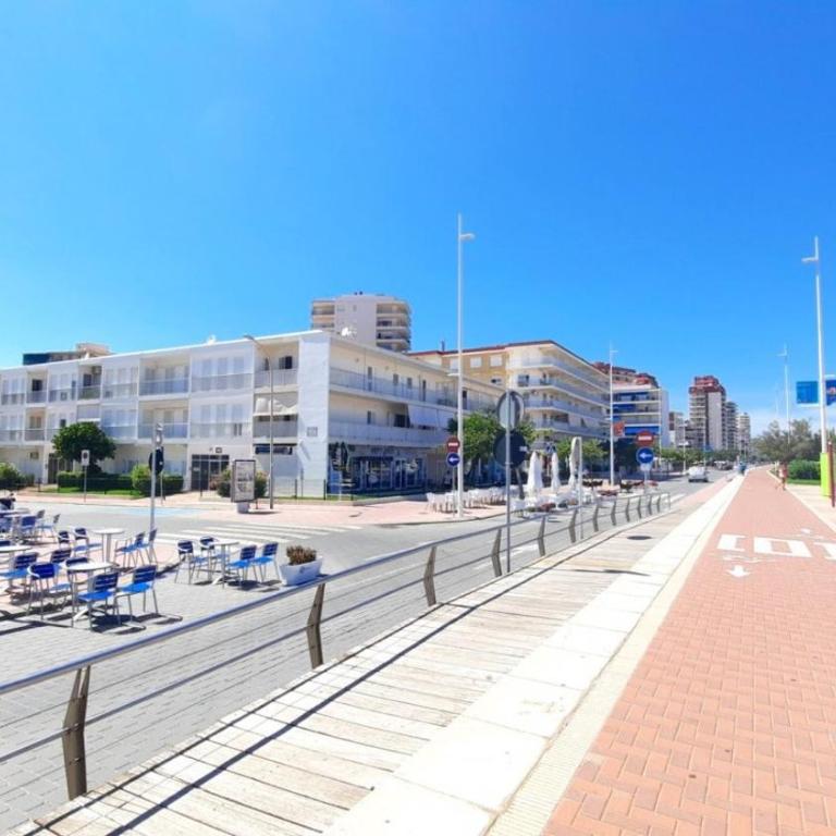 Espectacular Apartamento con Vistas al Mar - Solo Familias - Apartamento - 12