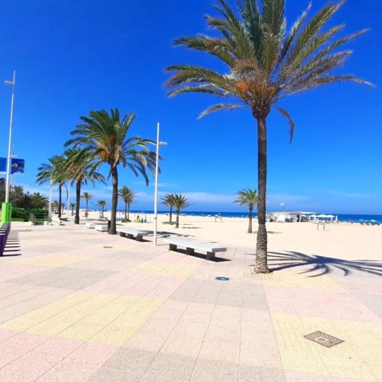 Espectacular Apartamento con Vistas al Mar - Solo Familias - Apartamento - 13