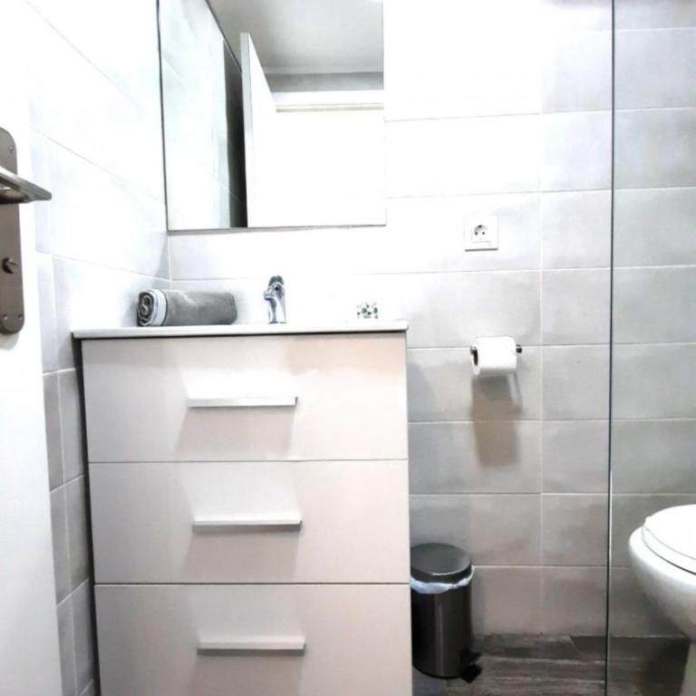 Espectacular Apartamento con Vistas al Mar - Solo Familias - Apartamento - 21