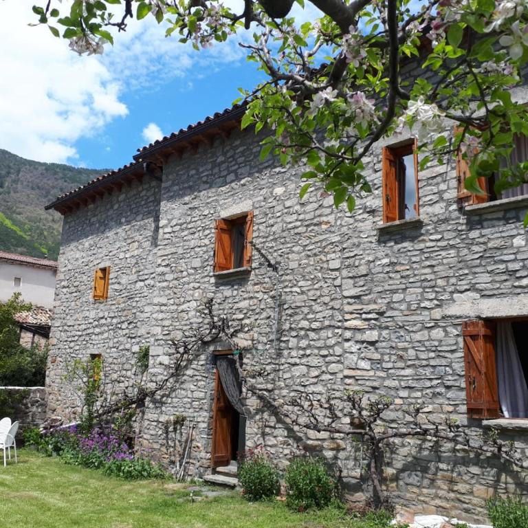 Cirjuana, casa en el centro con agradable jardín y barbacoa BY PIRINEOS 360 - Four-Bedroom House - 5