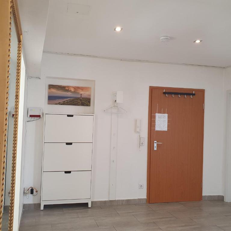 New City Center Stays 1 - Three-Bedroom Apartment - 2
