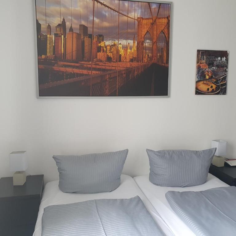 New City Center Stays 1 - Three-Bedroom Apartment - 9