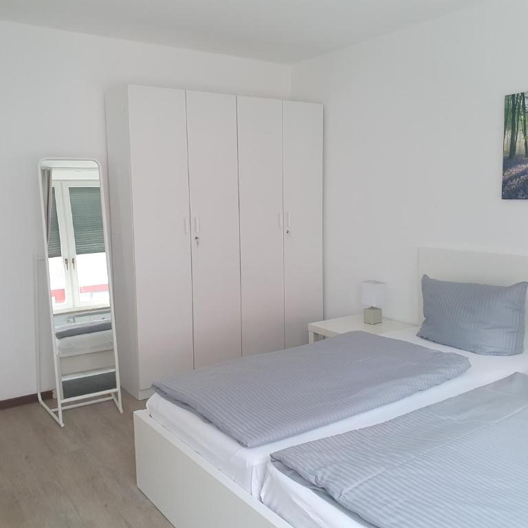 New City Center Stays 1 - Three-Bedroom Apartment - 12