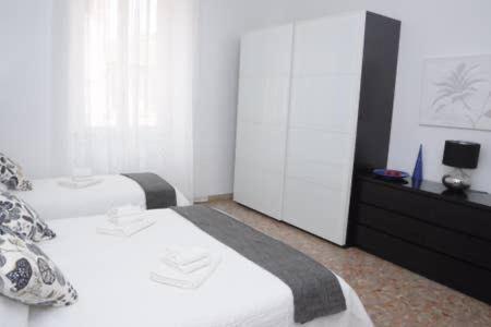 Al Portico d'Ottavia - Three-Bedroom Apartment - 12