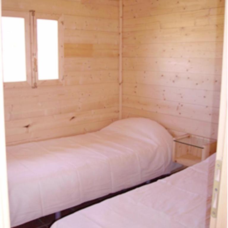 Camping Aín Jaca - Two-Bedroom Bungalow - 10