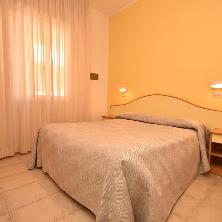 Hotel Thea - Camera Standard Matrimoniale/Doppia con Letti Singoli - 2