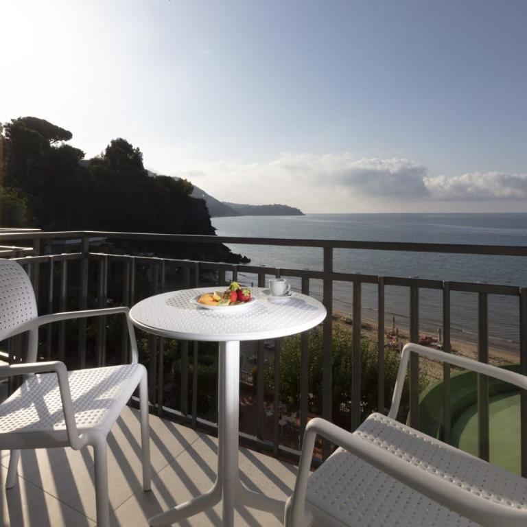 Summit Hotel - Camera Deluxe Matrimoniale/Doppia con Letti Singoli con Vista Mare - 4