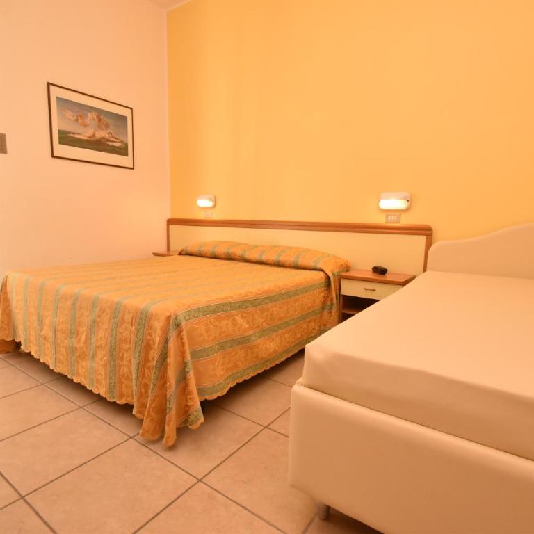 Hotel Thea - Camera Tripla con Balcone - 1