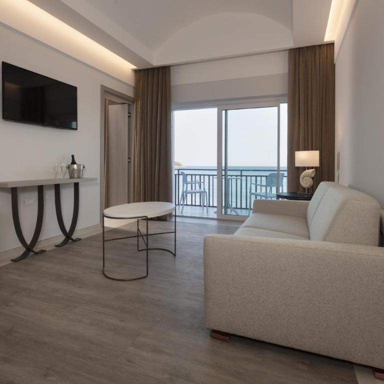 Summit Hotel - Junior Suite - 9