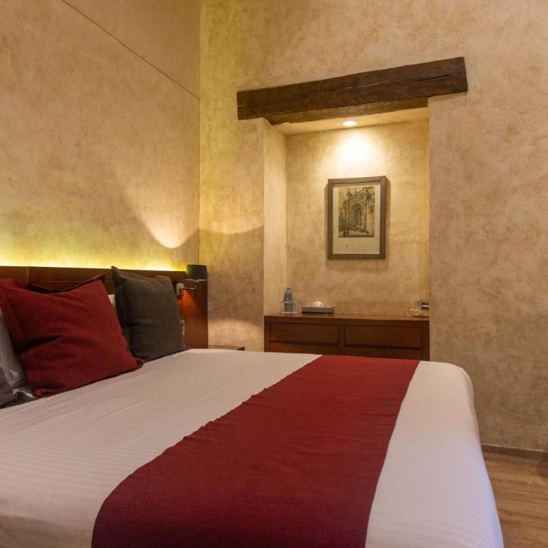Hotel Madero - Deluxe King Room - 1