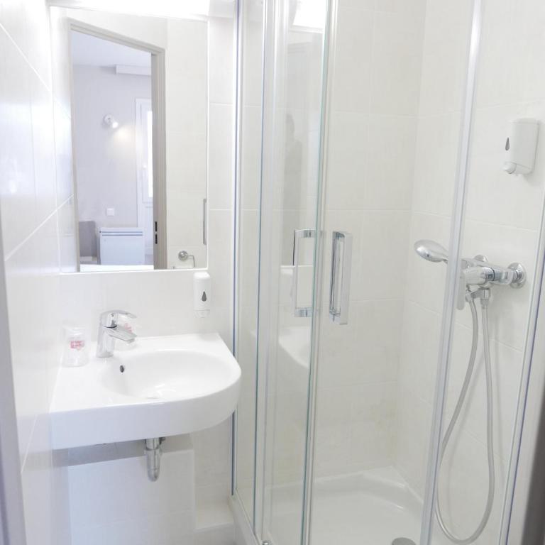 Brit Hotel Reims La Pompelle - Chambre Double - 12