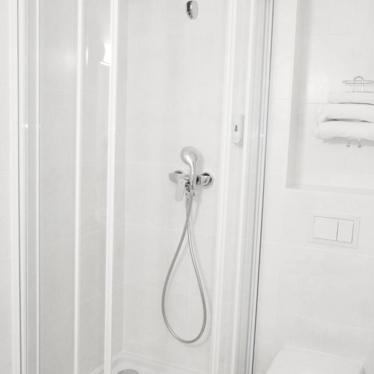 Brit Hotel Reims La Pompelle - Chambre Double - 13