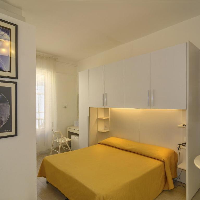 City Hotel - Camera Matrimoniale con Balcone - 9