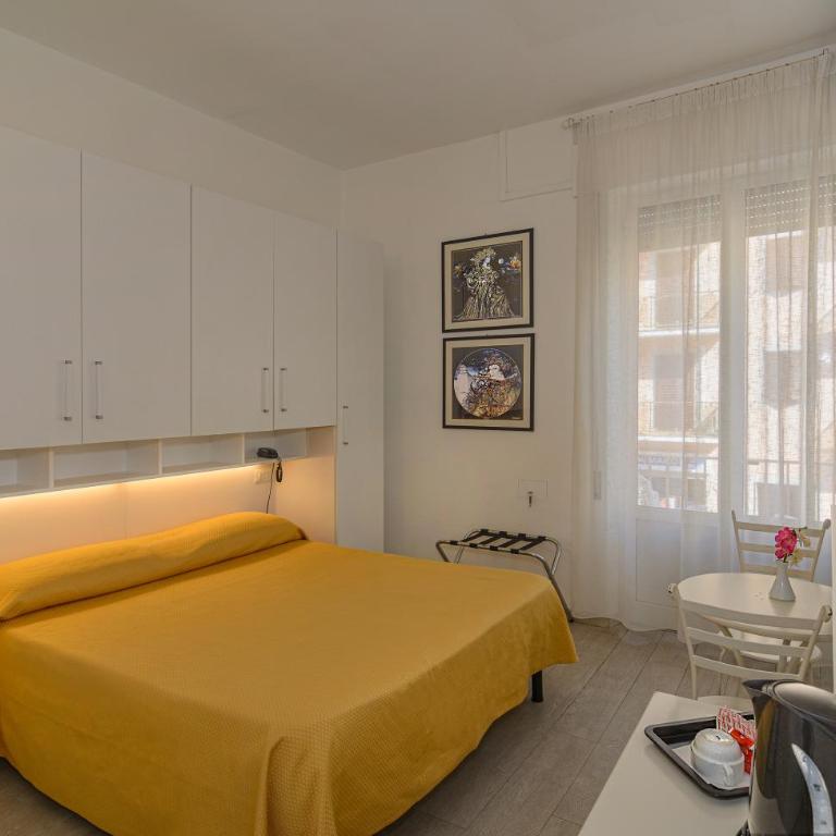City Hotel - Camera Matrimoniale con Balcone - 3