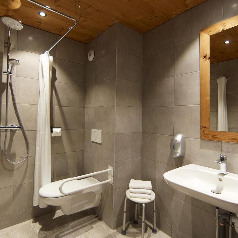 Moontain Hostel - Chambre Quadruple Premium avec Salle de Bains Privative - 5