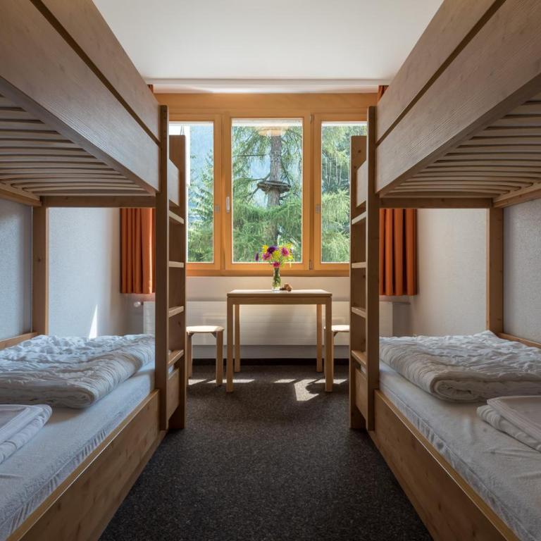 Sport Resort Fiesch - Fiescher Hostel - Habitación Cuádruple Estándar - 1